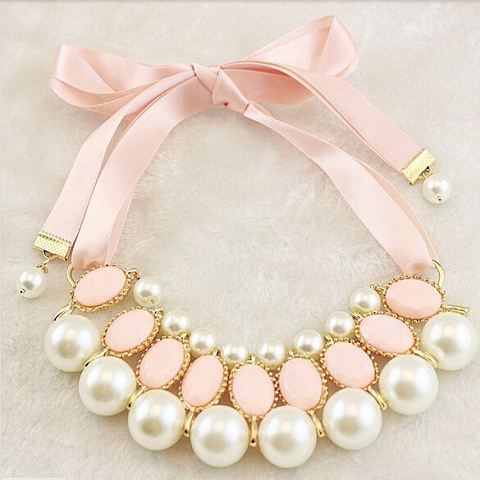 Ribbon Pendant Collar Necklace With Pearls
